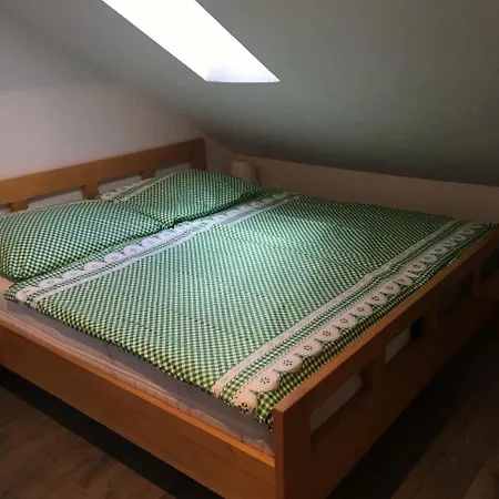 Roubenka U Vrabcu Feriehus Libošovice